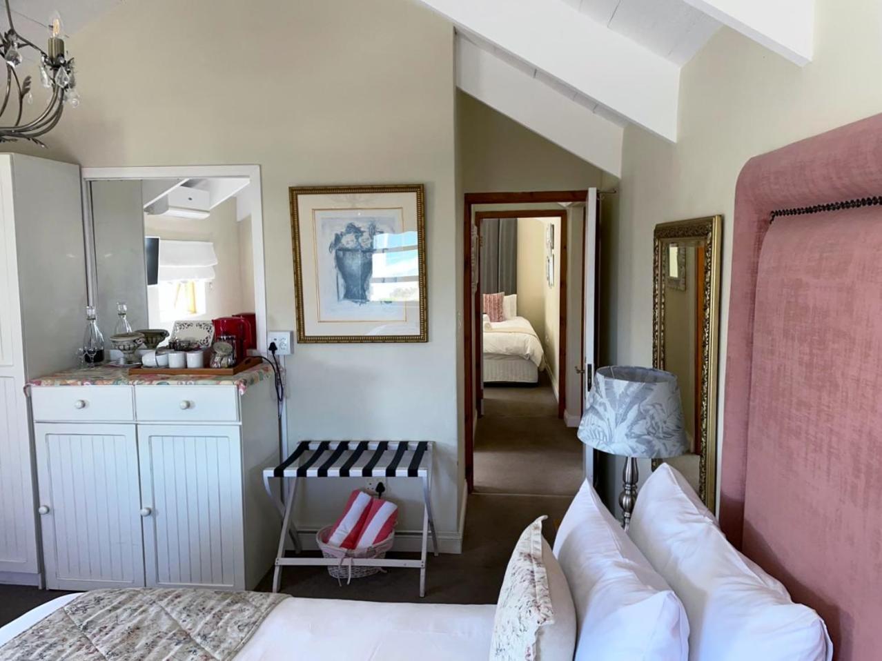 Отель Paternoster Manor Экстерьер фото