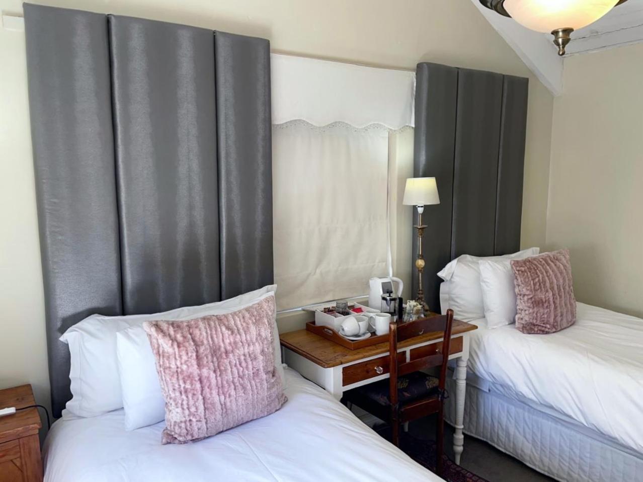 Отель Paternoster Manor Экстерьер фото